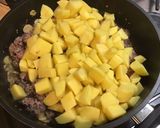 Une image de l'étape 9 de Pommes de terre au bœuf, ail fumé, shiitakes et bouillon de chevreau.