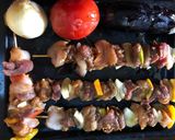 Foto del paso 1 de la receta: Pinchos de pollo y carne