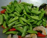 Foto langkah ke 3 dari resep Tumis udang buncis.