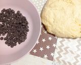 Foto del paso 2 de la receta Trenzas y caracolas de pan dulce con pepitas de chocolate 🎄