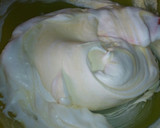 Foto del paso 3 de la receta: Chantilly de natillas con fresas