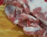 Foto del paso 2 de la receta: Tren de cerdo (carre con hueso) relleno bittersweet