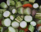 Gambar langkah 6 resipi Sayur Tumis Petola & Lobak Merah.