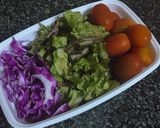 Hình bước làm 7 của món Salad bò, bắp cải tím, xà lách xoăn