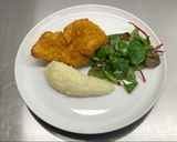 A picture of step 7 of German pork schnitzel.