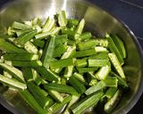 A picture of step 2 of Bhindi capsicum sabji.