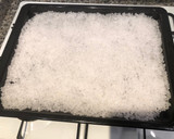 Foto del paso 3 de la receta: Lubina a la sal con gulas y patata cocida