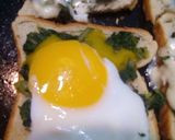 Foto del paso 5 de la receta: Tostadas de acelga con huevo