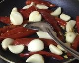 A picture of step 2 of Instant Fresh Chilli and Garlic Chutney.