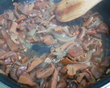 Foto del paso 5 de la receta: Níscalos al ajillo