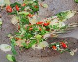 Foto langkah ke 2 dari resep Kangkung Crispy ala Devina Hermawan.
