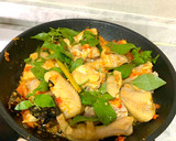 Foto langkah ke 3 dari resep Ayam woku kemangi pedas.