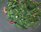Foto langkah ke 3 dari resep Tumis kangkung sederhana.