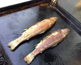 Une image de l'étape 4 de Truites saumonées grillées farcies au pesto herbes et ail.