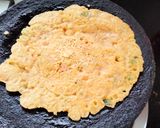 A picture of step 3 of Whole wheat flour chilla.
