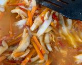 Foto langkah ke 4 dari resep Oseng Wortel Jamur Pedas.