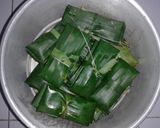 A picture of step 6 of Banh Bot Loc Wrapped in Banana Leaves.