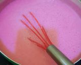 Foto langkah ke 4 dari resep Puding rasa strawberry.