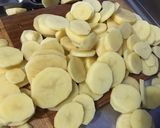 Une image de l'étape 6 de Duo de pommes de terre à la crème de truffe, ail et oignon.
