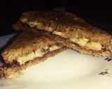 A picture of step 5 of Choco-Banana Peanut butter Sandwich.