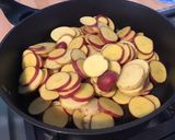 Une image de l'étape 4 de Duo de pommes de terre sautées à l ail et persil.