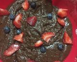 Foto del paso 3 de la receta: ¡Muffin de chocolate con frutilla y arándanos!