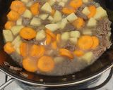 Foto langkah ke 2 dari resep Japanese Beef Curry / Kari Daging Sapi Jepang.