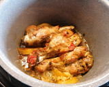 Foto del paso 2 de la receta: 167. Muslos de pavo al horno con tomate y patatas / olla GM