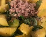 Foto del paso 2 de la receta: Ensalada de canónigos, mango y atún, sólo tres!!