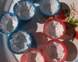 Foto langkah ke 3 dari resep Bolu kukus merah putih.
