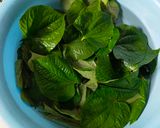 A picture of step 1 of Beef Wrapped in Betel Leaves (Thịt bò cuốn lá lốt).