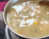 A picture of step 2 of Sweet corn soup.