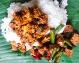 Foto langkah ke 5 dari resep Nasi Bakar Ikan Tongkol Suwir Pedas.