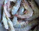 รูปขั้นตอนการทำที่ 1 ของ กุ้งอบเกลือ + น้ำจิ้มตะลิงปลิง