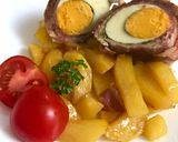 Baconbe göngyölt sertés szelet tojással töltve, vele sült burgonyával recept fázis 6 fotója