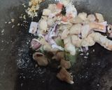 Foto langkah ke 4 dari resep 469 - Kwetiaw Goreng Seafood ala Solaria (4-CPApron2026).