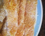 Foto del paso 4 de la receta: Bastoncillos de perca empanados con cebolla caramelizada