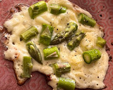 Foto del paso 3 de la receta: Chicharrón de queso y espárragos