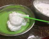 Foto langkah ke 5 dari resep Pandan chiffon cake - Enak, lembut dan tidak seret.