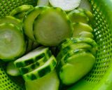 Gambar langkah 1 resipi Petola Tumis Air.