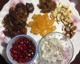 A picture of step 1 of Dates Marmalade.