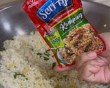 Gambar langkah 4 resipi Nasi Goreng Kampung.