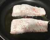 Foto del paso 2 de la receta: Salmón enharinado