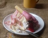 Gambar langkah 15 resipi Strawberry Tiramisu Charlotte Cake.