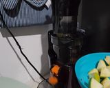 Foto langkah ke 4 dari resep Healthy Slow Juicer : Apel Wortel Tomat.