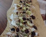 Foto del paso 5 de la receta: Rosca de reyes rellena de frutos secos glaseada de queso crema