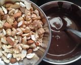 ડ્રાયફ્રુટ ચોકલેટ(Dryfruit chocolate recipe in Gujarati) રેસીપી સ્ટેપ2ફોટો