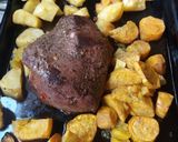Foto del paso 1 de la receta: Vacío con bolsa y condimentos al horno con papas y batatas