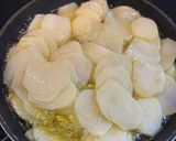 Foto del paso 2 de la receta: Tortilla de patatas con cebolla caramelizada