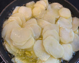 Foto del paso 2 de la receta: Tortilla de patatas con cebolla caramelizada